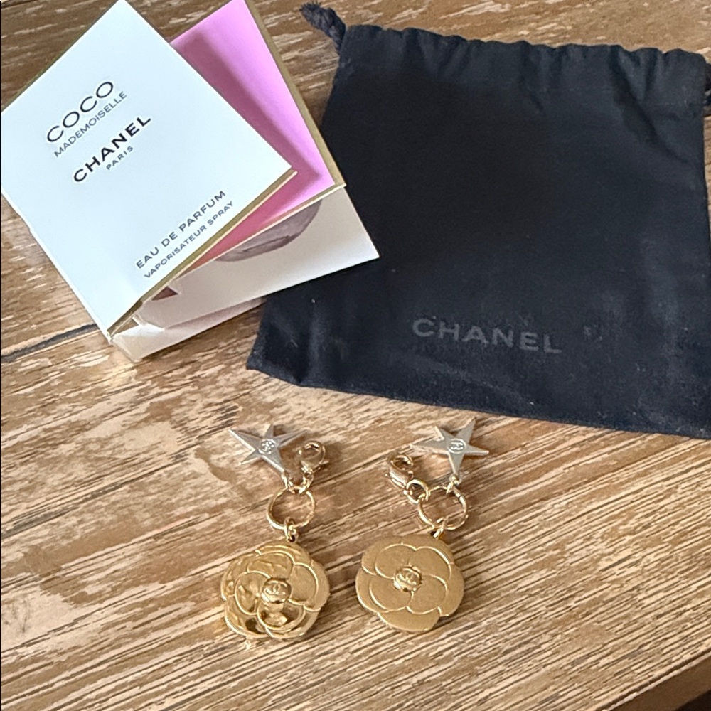 CHANEL Gold Floral charms with Silver Star - Picture 3 of 4